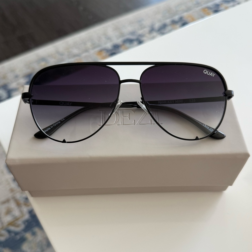 DEZI x QUAY High Key Mini (color Black / Black Fade) - Picture 7 of 8